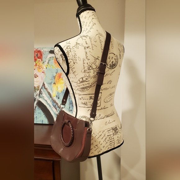 Lacky Brand Burgundy Crossbody Handbag With Beatiful Handles And Strap. - Picture 5 of 8